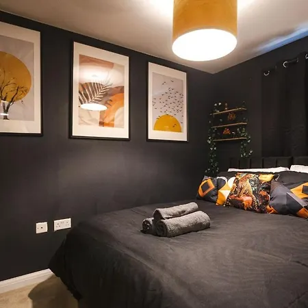 Nyaraló Spacious 4-Bed Home, 10 Beds, Contractor Friendly, Parking, Fast Wifi Bristol