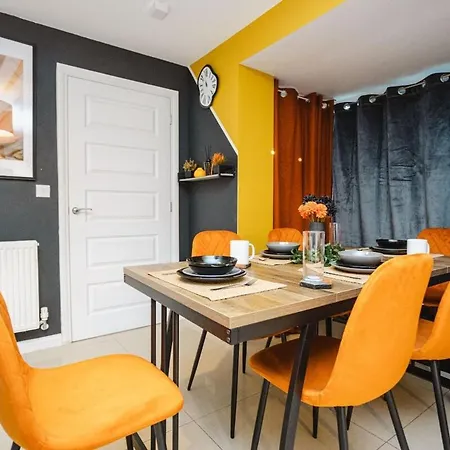 Nyaraló Spacious 4-Bed Home, 10 Beds, Contractor Friendly, Parking, Fast Wifi Bristol