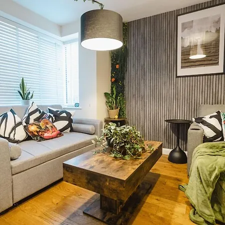 Nyaraló Spacious 4-Bed Home, 10 Beds, Contractor Friendly, Parking, Fast Wifi *